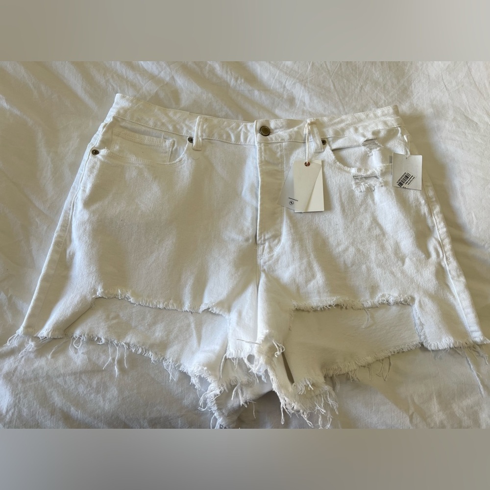 Good American Bombshell Short | White Frayed Hem | Size 16 NWT
